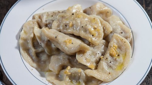 רביולי חלמון בפיקוק. צילום: אנטולי מיכאלו