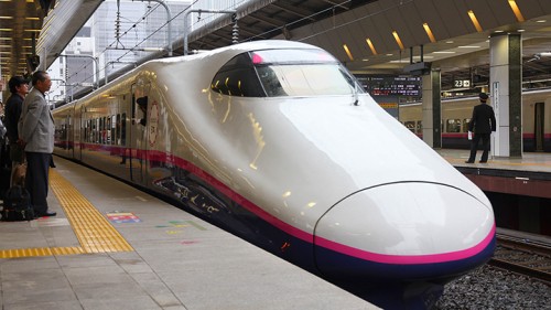 הרכבת המהירה Shinkansen Hayate (צילום: shutterstock)