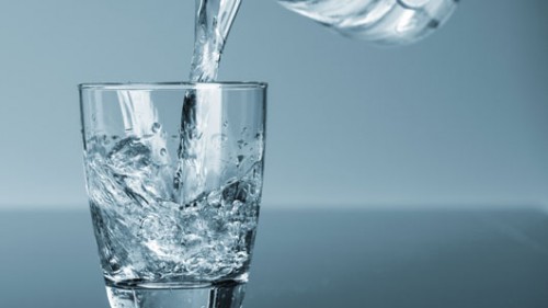 כוס מים. צילום: Shutterstock