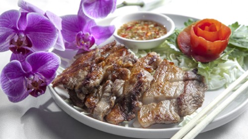 ברוסט חזיר צלוי וסבידה בבית תאילנדי. צילום: אנטולי מיכאלו