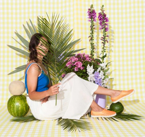 לא חוגגות עצמאות יחפות. Inside / Out