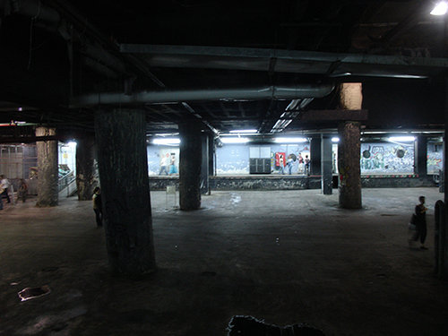מעברים תת קרקעיים בדיזנגוף סנטר. צילום: רון הנזל