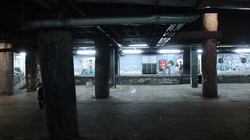 מעברים תת קרקעיים בדיזנגוף סנטר. צילום: רון הנזל