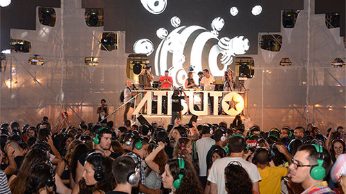 מסיבת אוזניות בכיכר רבין, 2014 (צילום: ישראל מלובני)