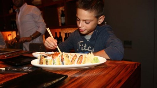 ארוחת סושי לילדים בקיוטו. צילום: אביב חופי