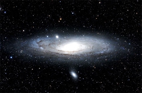גלקסיית אנדרומדה הרחוקה כ-2.5 מיליון שנות אור מגלקסיית שביל החלב שלנוצילום: מיכאל צוקראן