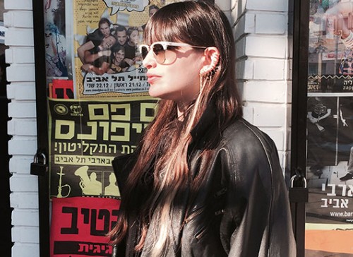 מי לא חפצה במלתחה שלה? רוני ודנאי פותחת את הארון במכירה ביתית מי לא חפצה במלתחה שלה? רוני ודנאי פותחת את הארון במכירה ביתית