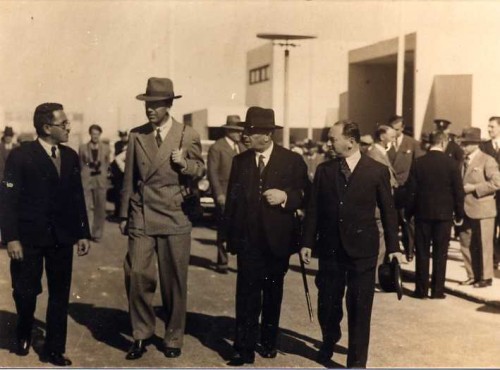 מאיר דיזנגוף וגוסטב מלך שבדיה ביריד המזרח, 1932