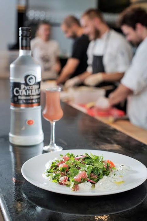 סביצ'ה ערבי לצד קוקטייל רוסקי סטנדרט. צילום: יח"צ סביצ'ה ערבי לצד קוקטייל רוסקי סטנדרט. צילום: יח"צ