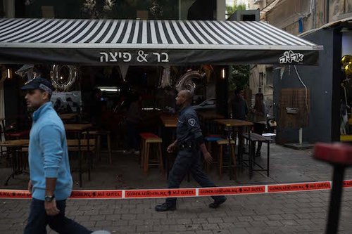זירת אירוע הירי ברח׳ דיזנגוף בתל אביב (צילום: בן קלמר)