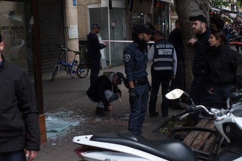 זירת אירוע הירי ברח׳ דיזנגוף בתל אביב (צילום: בן קלמר)