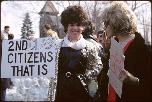 הפגנה למען זכויות להטב באלבני, ניו יורק, 1971. צילום Diana Davies