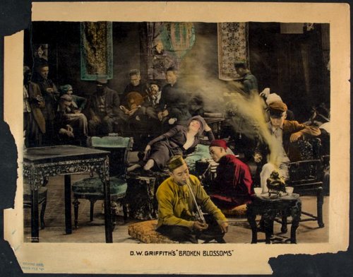פריים צבוע ביד מתוך הסרט פריחה שבורה של גריפית', 1919