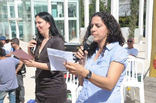 רובא עספור ולירית בלבן בהפגנה למען חינוך דו-לשוני ביפו (צילום: אייבי שאמי)