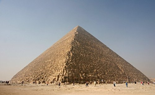 הפירמידה הגדולה של חופו בגיזה ליד קהיר צילום מתוך Wikipedia