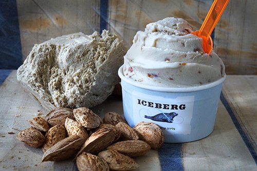 גלידת חלבה ושקדים מלוחים של אייסברג (צילום: יח"צ)