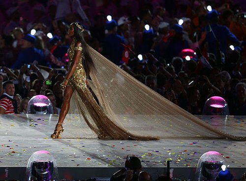נעמי קמפבל בטקס פתיחת האולימפיאדה. צילום: גטי אימג'ס