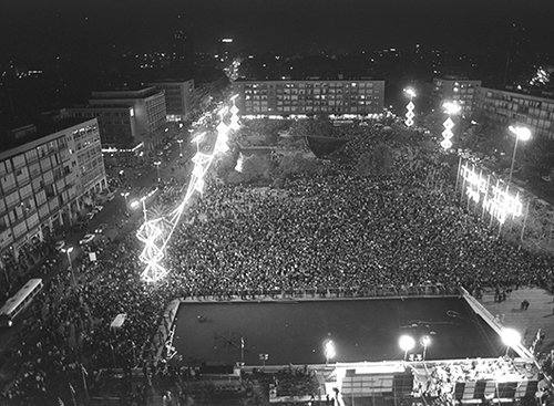 מאות אלפים חוגגים את הניצחון של מכבי בכיכר מלכי ישראל (צילום: לע"מ) 