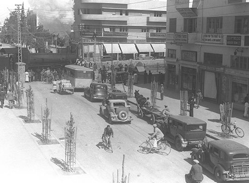 הפקקים עדיין שם. רחוב אלנבי בשנות ה־30. צילום: זולטן קלוגר, לע"מ