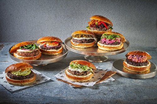 ההמבורגרים העולמיים של מוזס. צילום: אנטולי מיכאלו