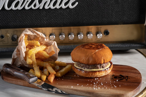בורגר נטו Fat Cow (צילום: אנטולי מיכאלו) בורגר נטו Fat Cow (צילום: אנטולי מיכאלו)