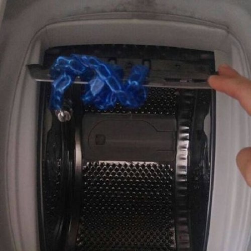 שרשרת בטחון על מכונת הכביסה הדירתית (מתוך קבוצת הפייסבוק 'שותפים שמדכאים אותי')