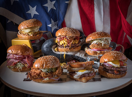 המבורגרים חדשים באמריקה. צילום: אנטולי מיכאלו 