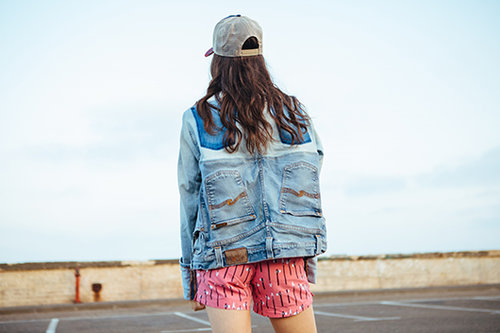 הקולקציה של מאיה ארזי עם נודי ג'ינס. צילום: אורית פניני