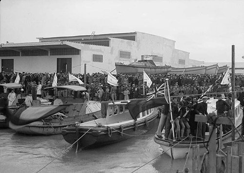 המונים ביום פתיחת הנמל בפעם הראשונה. צילום באדיבות ספריית הקונגרס, ארצות הברית
