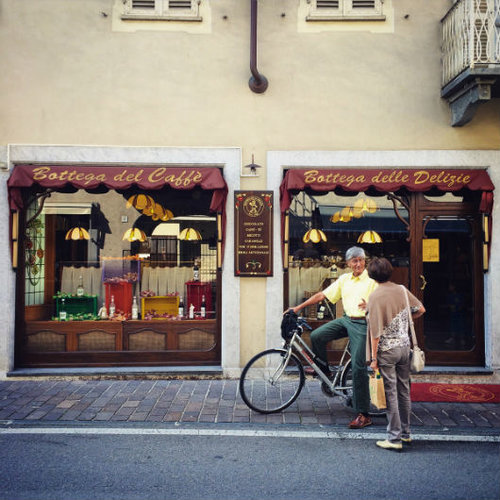 קפה מכמה בתי קלייה, בית הקפה בעיירה ברה. צילום: באדיבות המקום